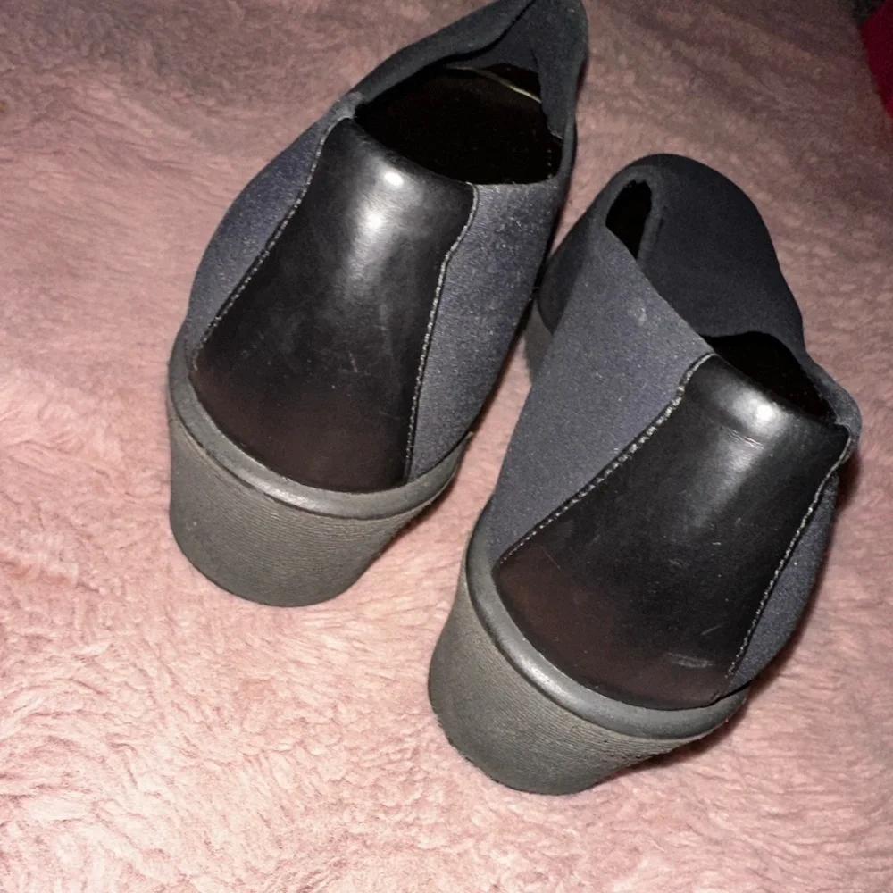 Donald J. Pliner AtLast Black slip on Wedge Shoe 8.5M office casual minimalist